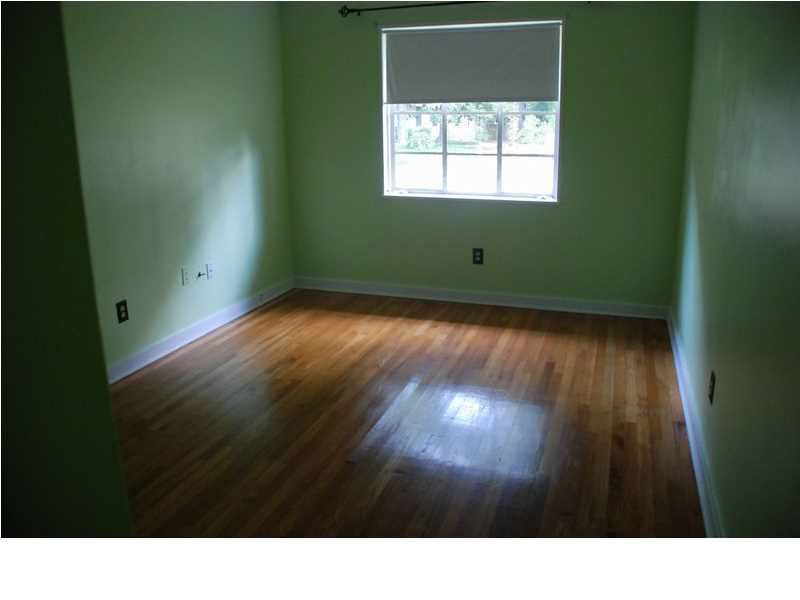 4239 Berlin Drive Jackson, MS 39211 - Photo 14 of 24 Bright guest bedroom