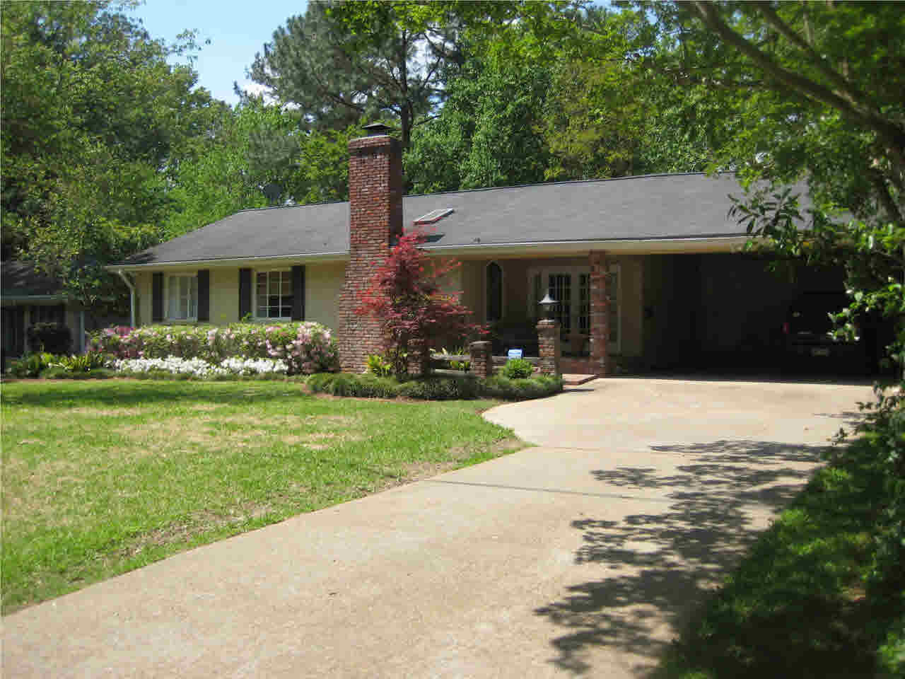 4239 Berlin Drive Jackson, MS 39211 - Photo 4 of 24 Berlin in bloom