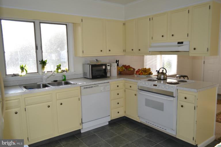 120 Highland Road Westminster, MD 21157 - Photo 14 of 30 Full Kitchen in the in-law apt.
