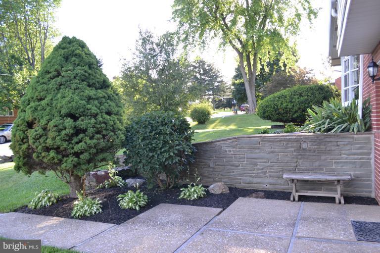 120 Highland Road Westminster, MD 21157 - Photo 20 of 30 Welcoming Entrance