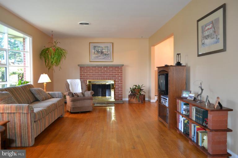 120 Highland Road Westminster, MD 21157 - Photo 26 of 30 Let the sun shine in! BIG Bay window
