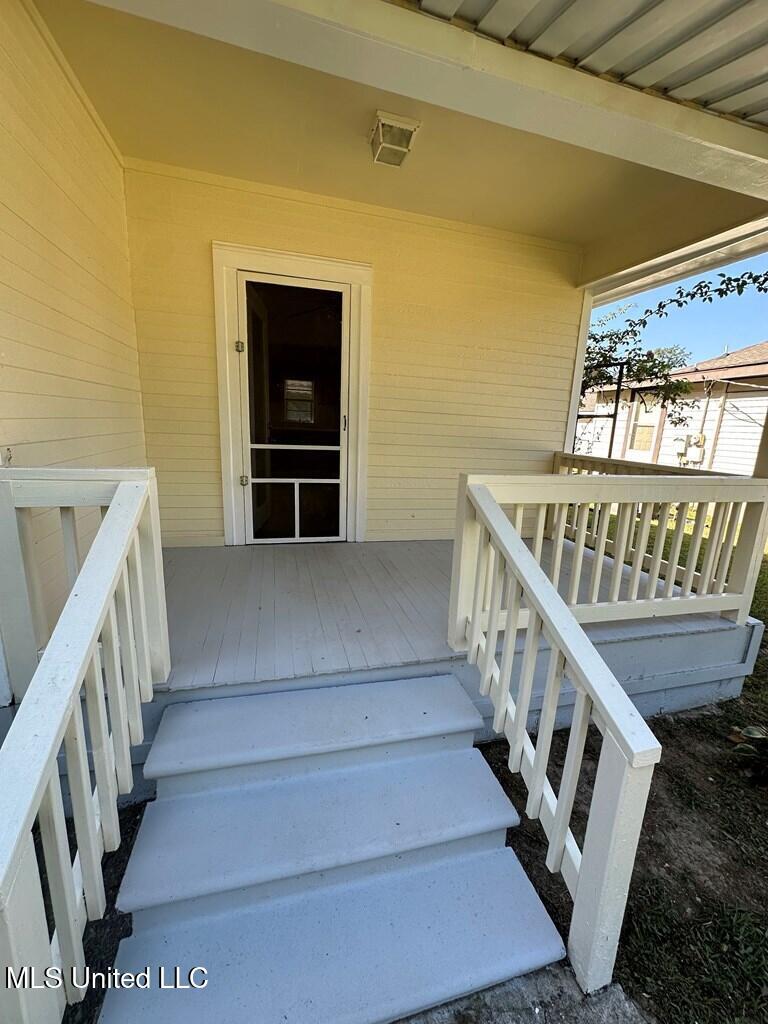 4485 Chichester Road Edwards, MS 39066 - Photo 3 of 15 porch