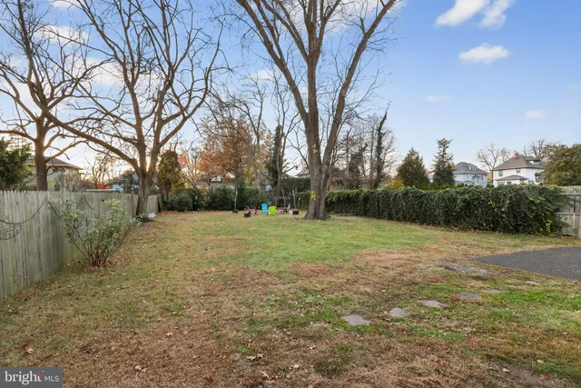 a view of a field with trees