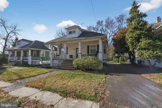 $379,000 | 730 White Horse Pike, Oaklyn, NJ 08107