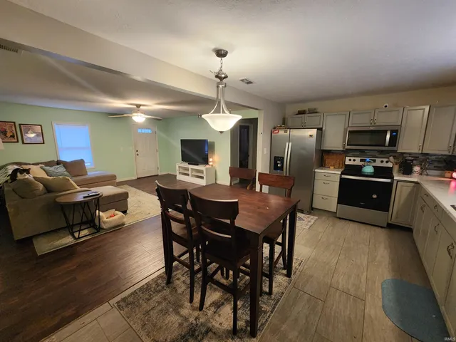 $139,900 | 1330 West Crandall Street, Mitchell, IN 47446