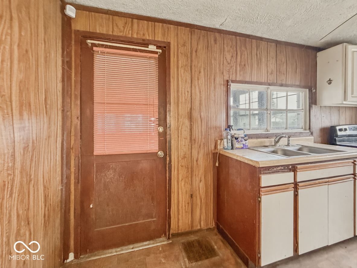 742 South Addison Street Indianapolis, IN 46221 - Photo 17 of 30