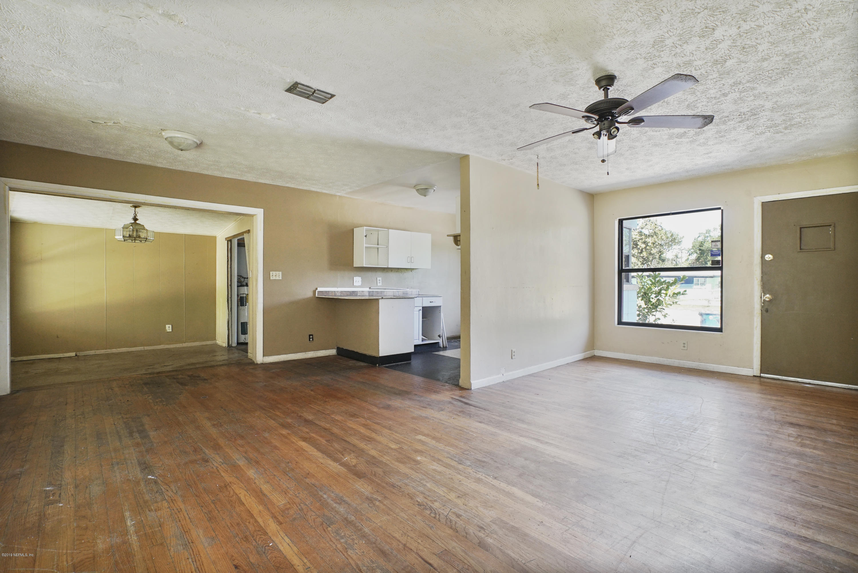 6300 Merrill Road Jacksonville, FL 32277 - Photo 4 of 17 DSC01868