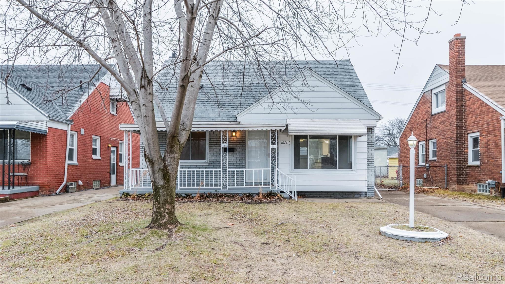 16741 East Eight Mile Road Eastpointe, MI 48021 - Photo 1 of 31 0002200101603_4.jpg