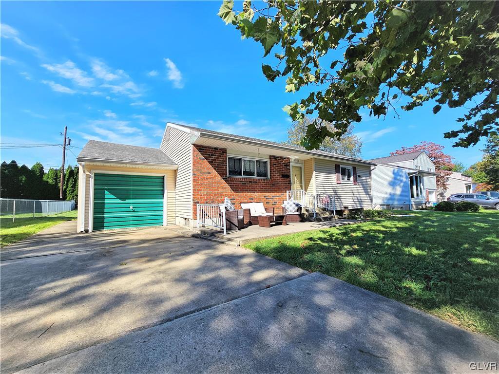 1909 Pelham Road Bethlehem, PA 18018 - Photo 3 of 23 Gallery Image 3