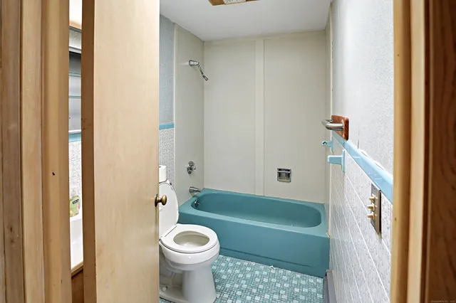 $230,000 | 11 Carpet Street, Enfield, CT 06082