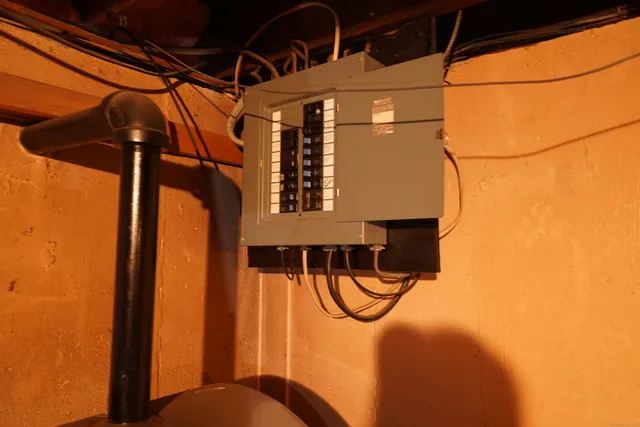 $230,000 | 11 Carpet Street, Enfield, CT 06082