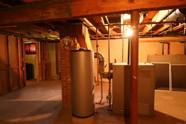 $230,000 | 11 Carpet Street, Enfield, CT 06082