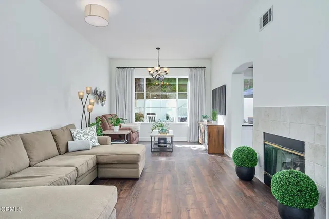 $1,000,000 | 914 Corte Augusta, Camarillo, CA 93010