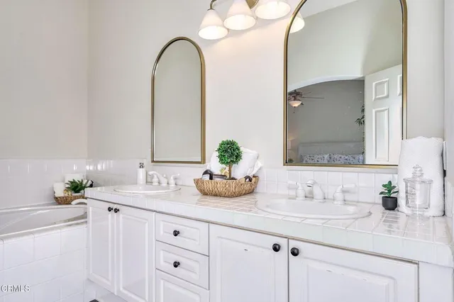 $1,000,000 | 914 Corte Augusta, Camarillo, CA 93010