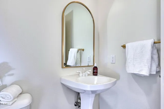 $1,000,000 | 914 Corte Augusta, Camarillo, CA 93010