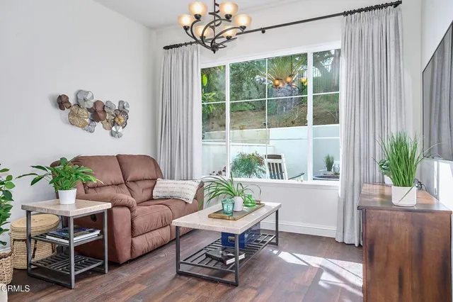 $1,000,000 | 914 Corte Augusta, Camarillo, CA 93010