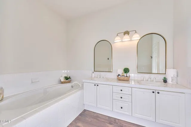 $1,000,000 | 914 Corte Augusta, Camarillo, CA 93010