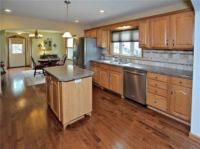 23 Ridge Road Pittsburgh, PA 15221 - Photo 3 of 25 Gallery Image 3