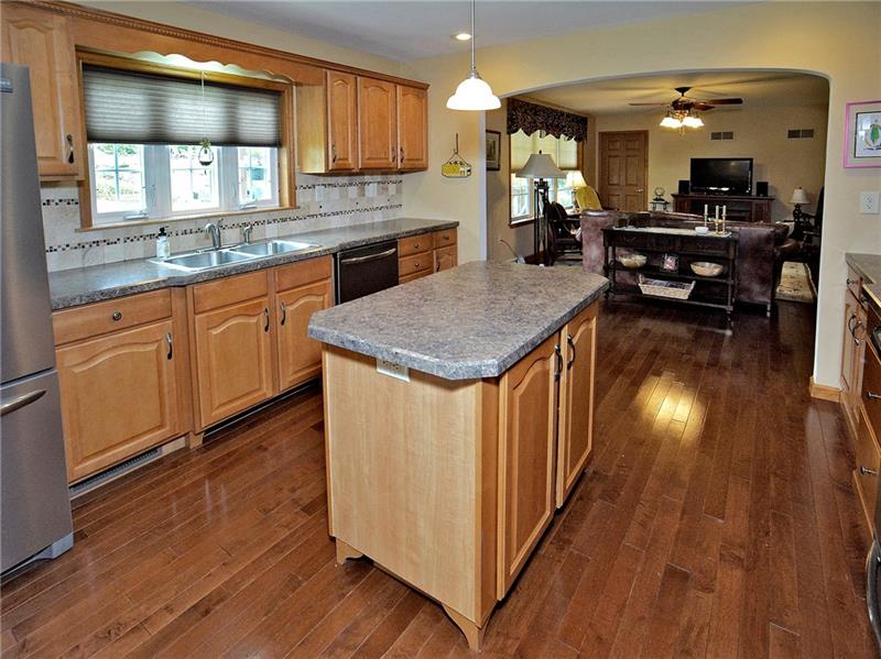 23 Ridge Road Pittsburgh, PA 15221 - Photo 4 of 25 Gallery Image 4