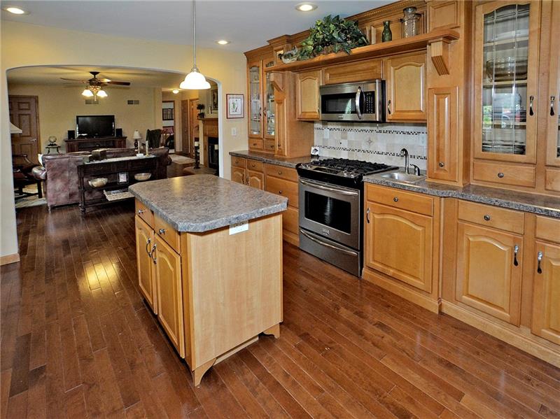 23 Ridge Road Pittsburgh, PA 15221 - Photo 5 of 25 Gallery Image 5
