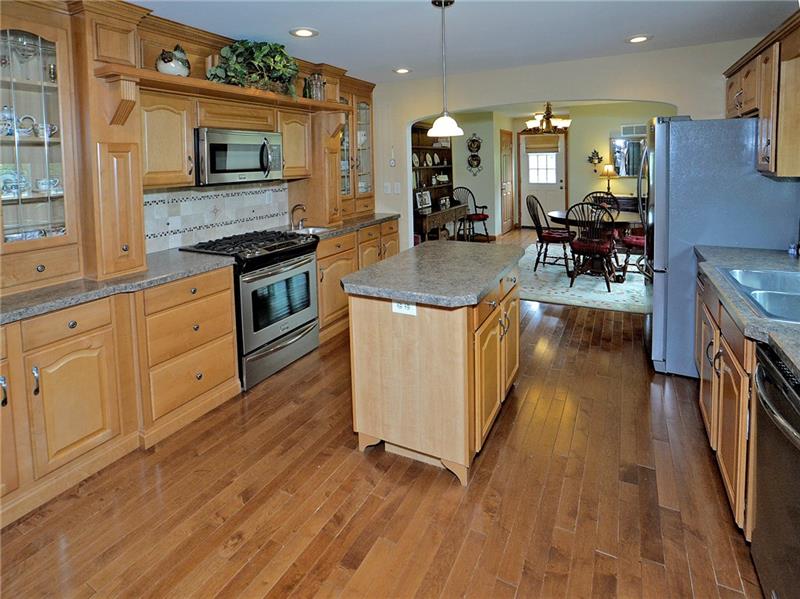 23 Ridge Road Pittsburgh, PA 15221 - Photo 6 of 25 Gallery Image 6