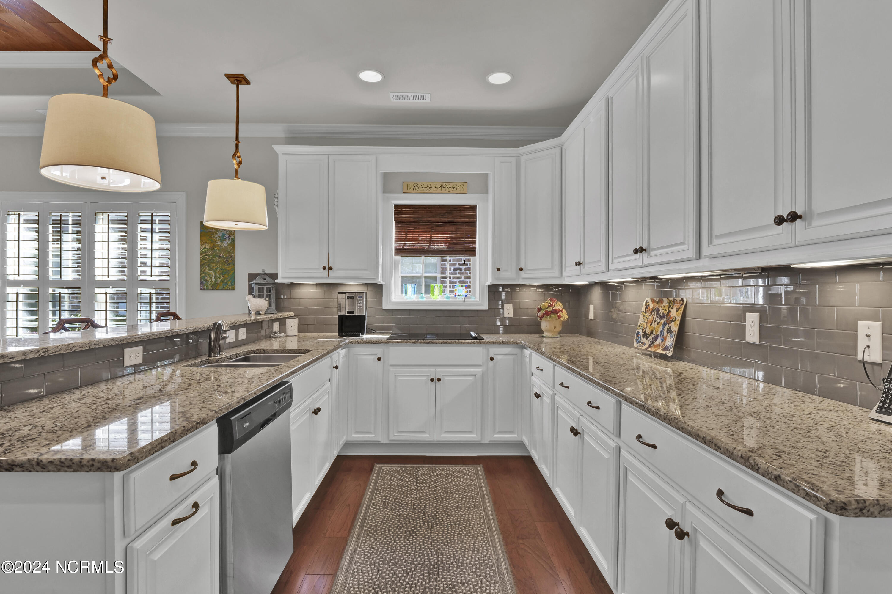 7113 Trailmark Road Wilmington, NC 28405 - Photo 10 of 40 CABINETS GALORE!