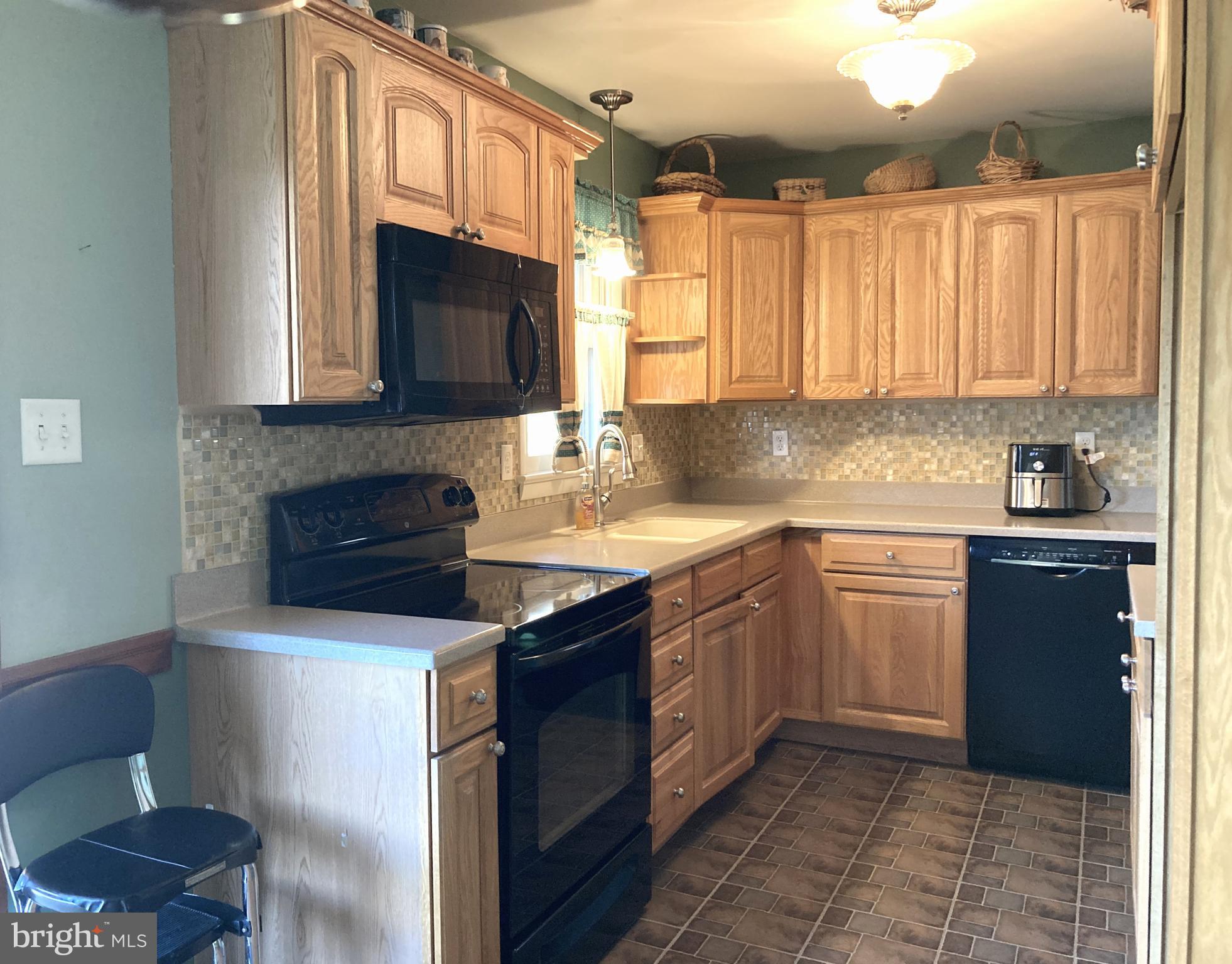 31 McElwee Road Dauphin, PA 17018 - Photo 3 of 27 Pretty backsplash