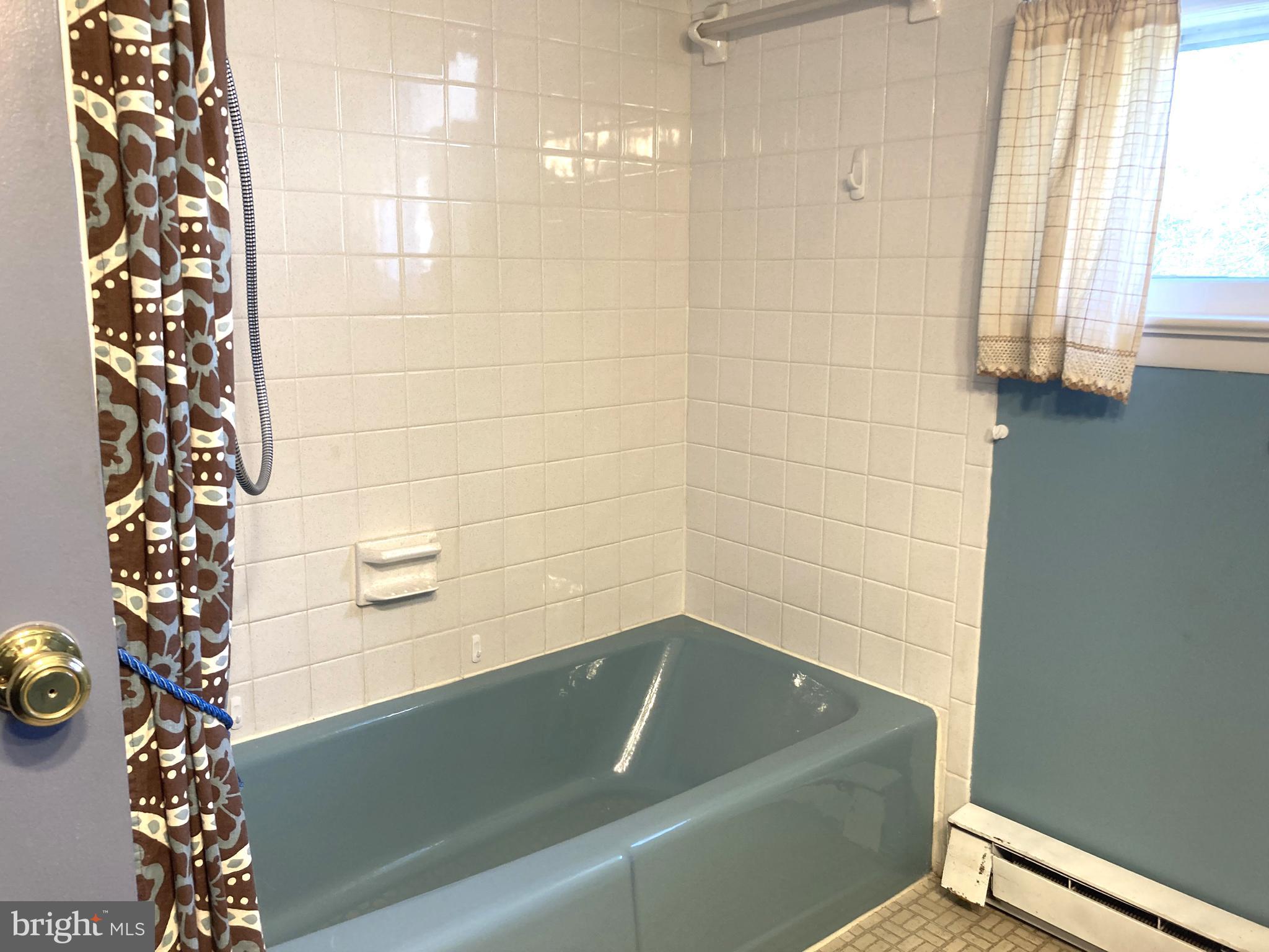 31 McElwee Road Dauphin, PA 17018 - Photo 9 of 27 Bath 1 tub/tile