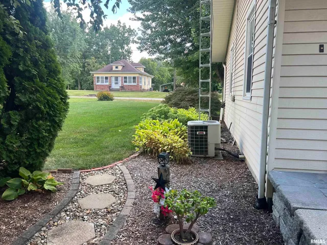 $135,000 | 302 West 5th Street, Vermont, IL 61484