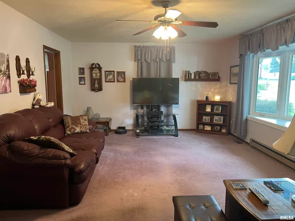 $135,000 | 302 West 5th Street, Vermont, IL 61484