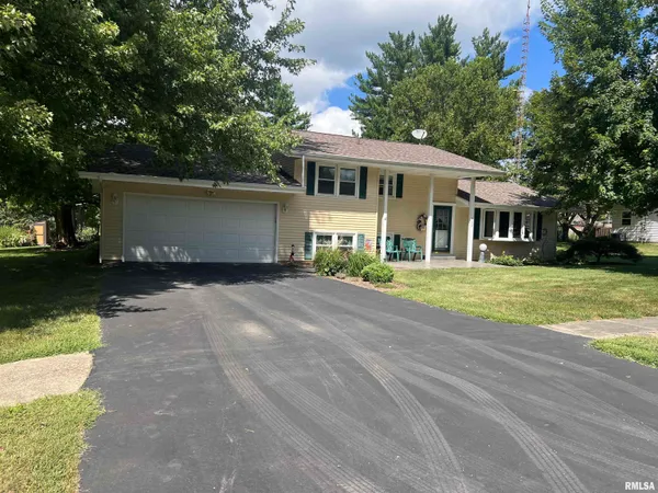 $135,000 | 302 West 5th Street, Vermont, IL 61484