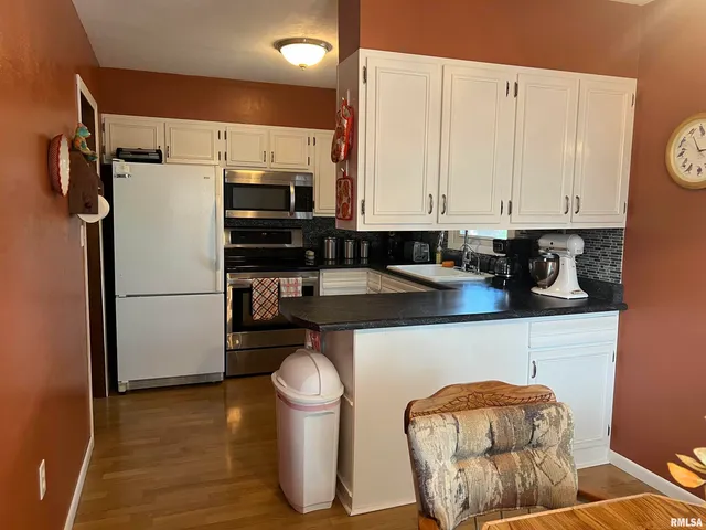 $135,000 | 302 West 5th Street, Vermont, IL 61484