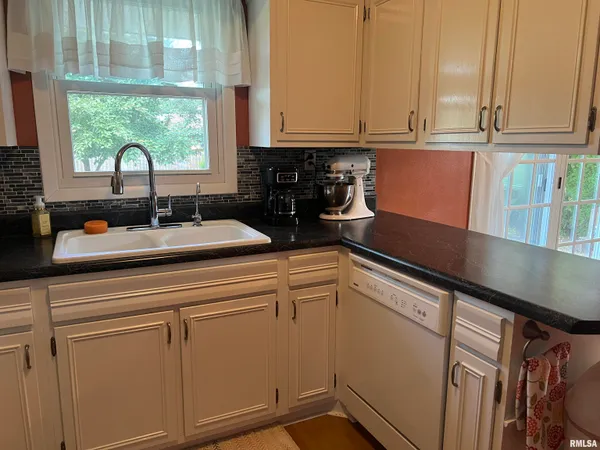 $135,000 | 302 West 5th Street, Vermont, IL 61484