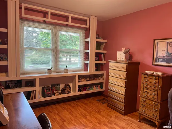 $135,000 | 302 West 5th Street, Vermont, IL 61484