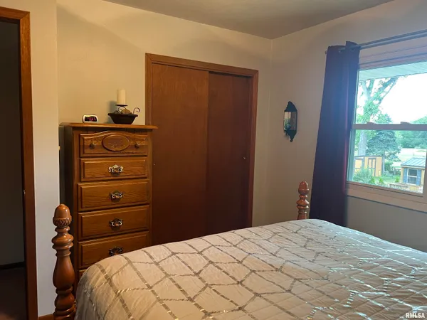 $135,000 | 302 West 5th Street, Vermont, IL 61484