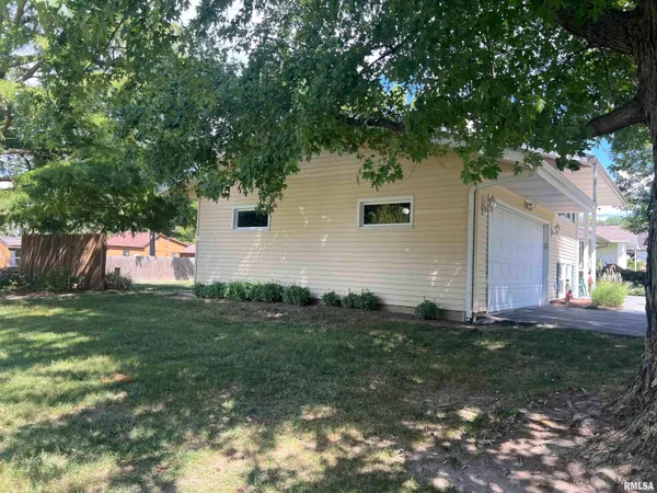 $135,000 | 302 West 5th Street, Vermont, IL 61484