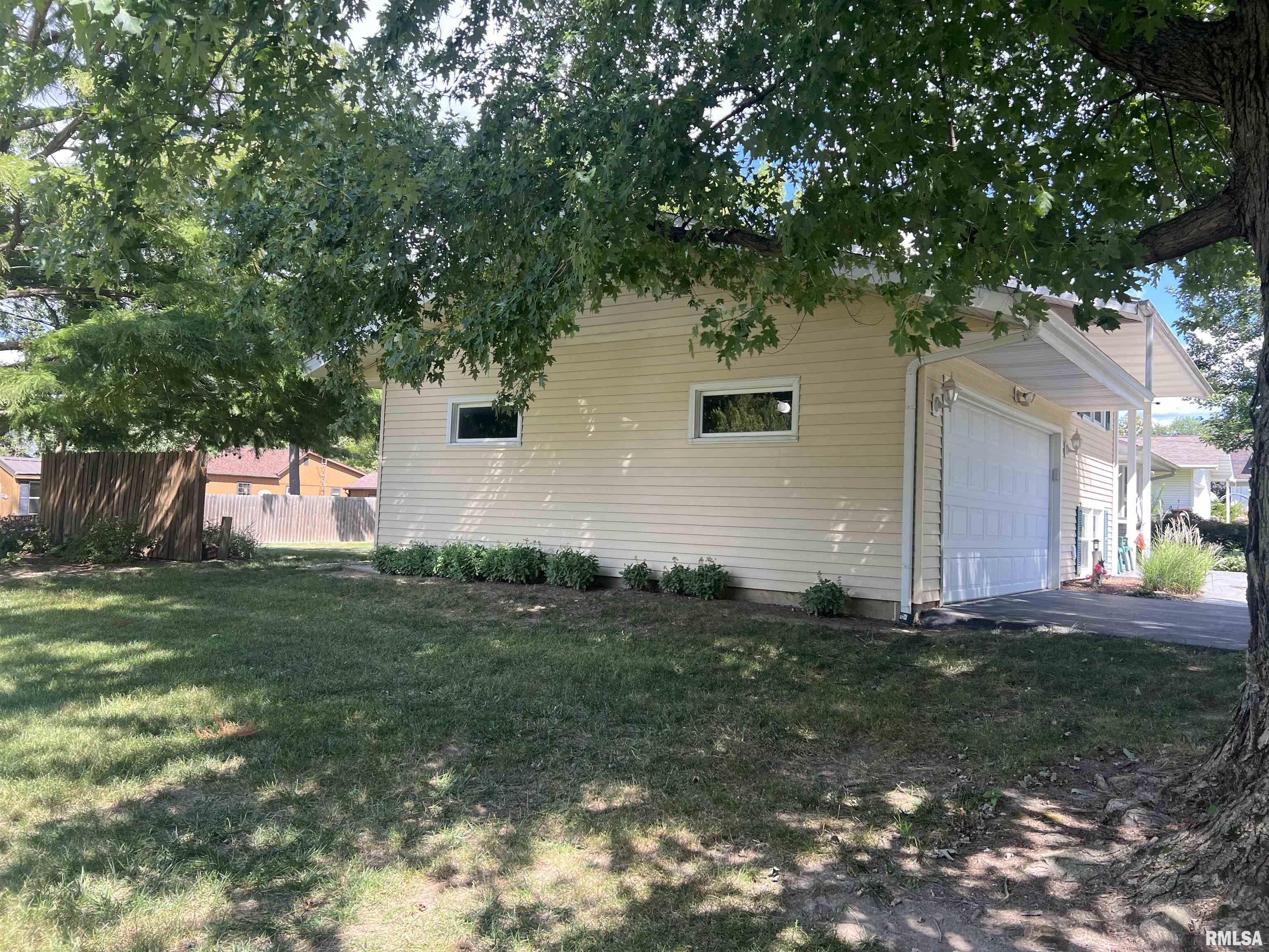 302 West 5th Street Vermont, IL 61484 - Photo 6 of 42