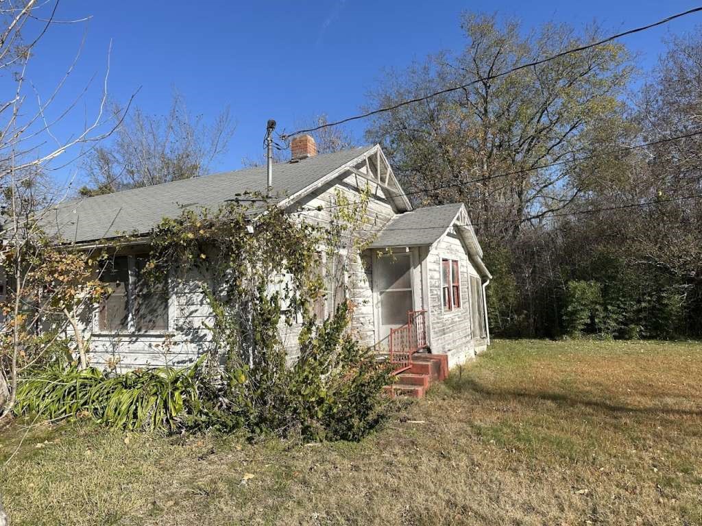 1121 Norris Street Commerce, TX 75428 - Photo 2 of 3 a view of a house with a yard