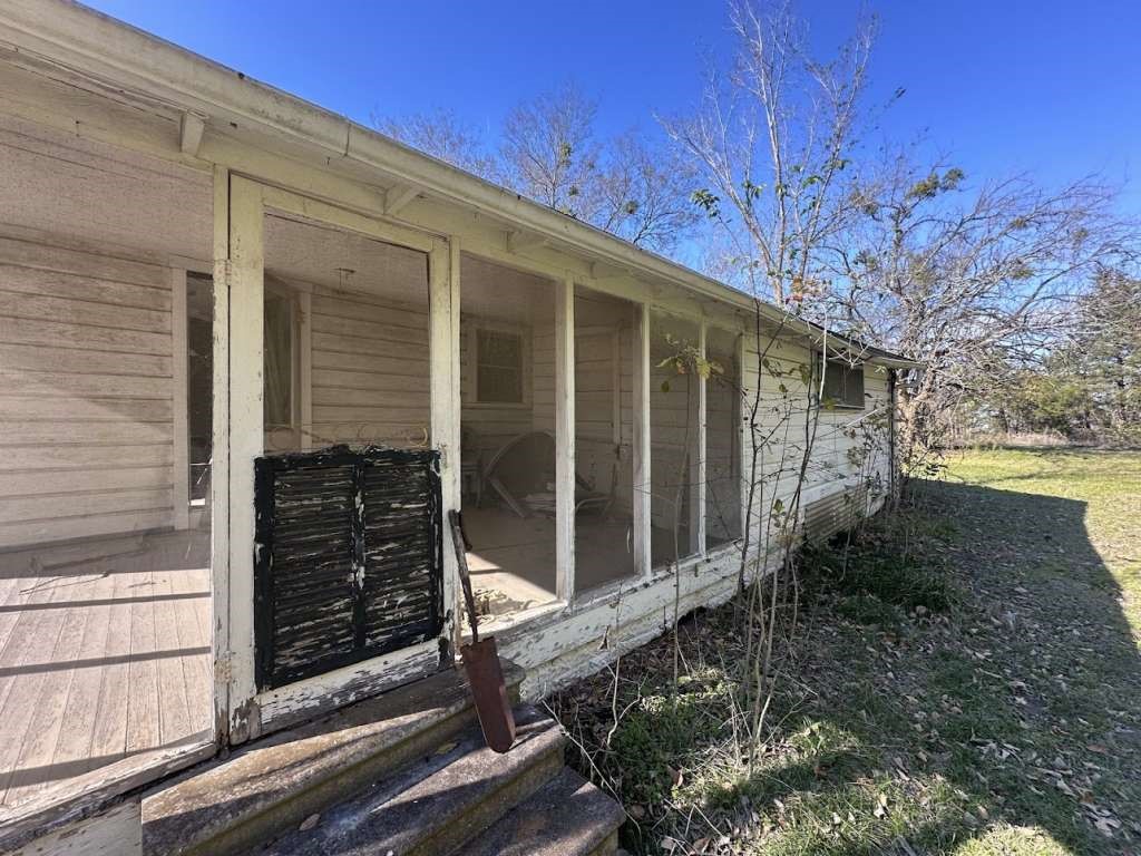 1121 Norris Street Commerce, TX 75428 - Photo 3 of 3 a front view of a house with a yard
