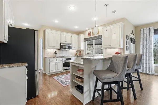$629,000 | 7705 Quail Ridge, Parkville, MO 64152