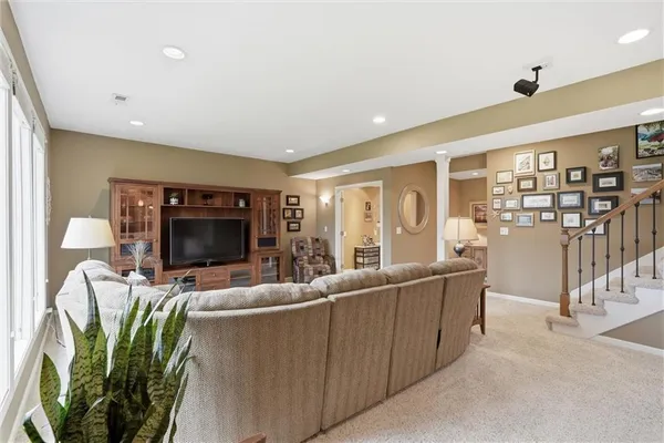 $629,000 | 7705 Quail Ridge, Parkville, MO 64152