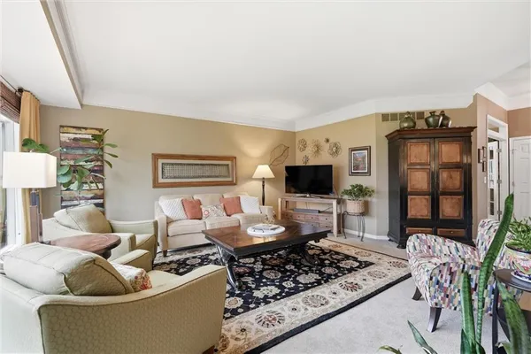 $629,000 | 7705 Quail Ridge, Parkville, MO 64152