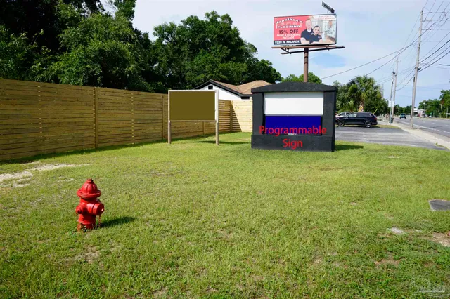 $2,400 | 3480 Barrancas Avenue, Pensacola, FL 32507