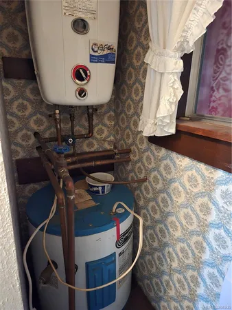 a view of utility room