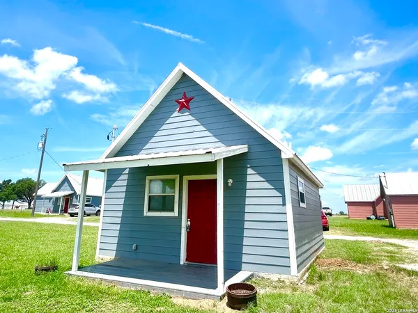 $850 | 573 Highway 97, Unit 105, Floresville, TX 78114