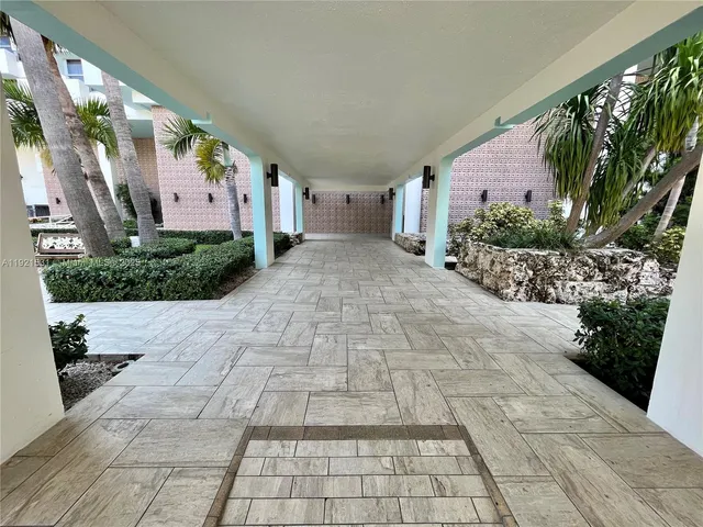 $4,000 | 2899 Collins Avenue, Unit 1201, Miami Beach, FL 33140