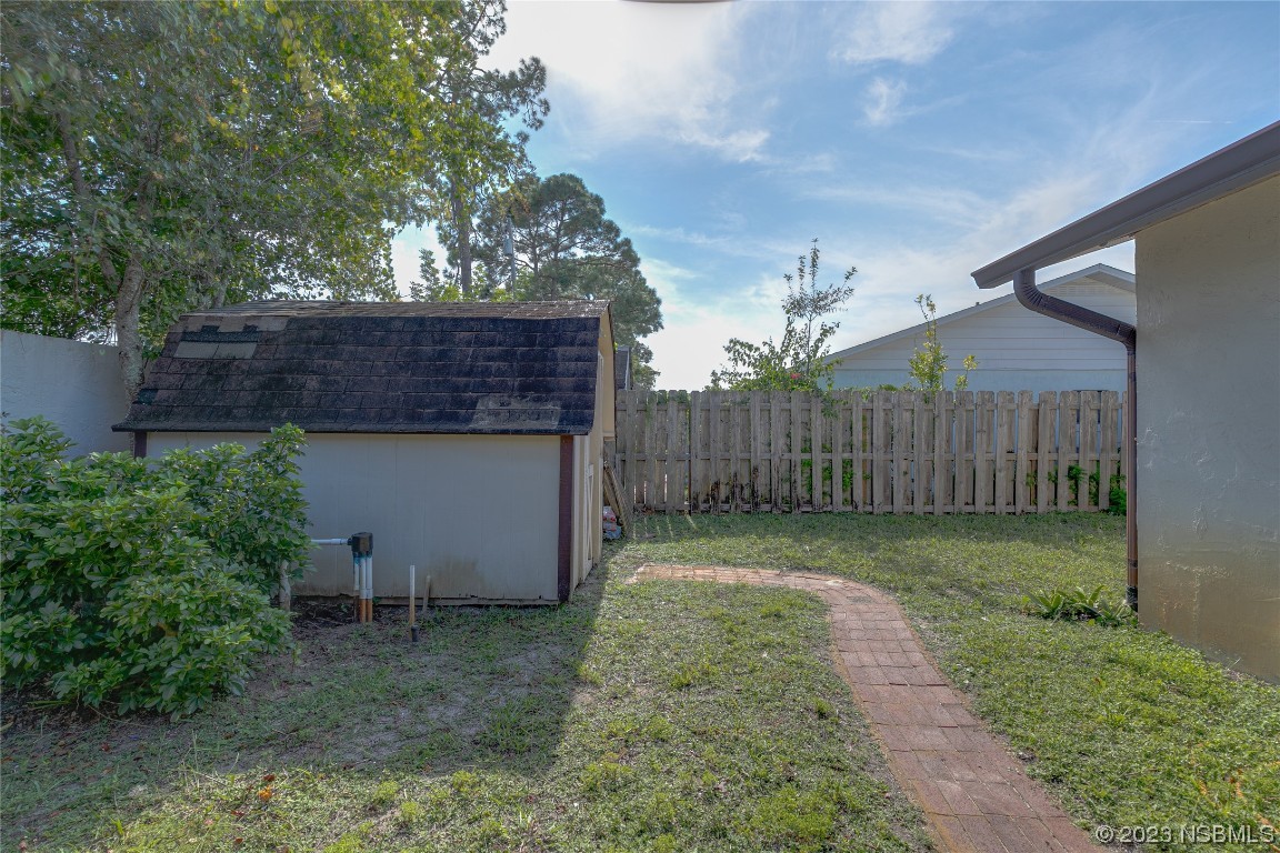 404 Sea Gull Court Edgewater, FL 32141 - Photo 25 of 28 a backyard of a house