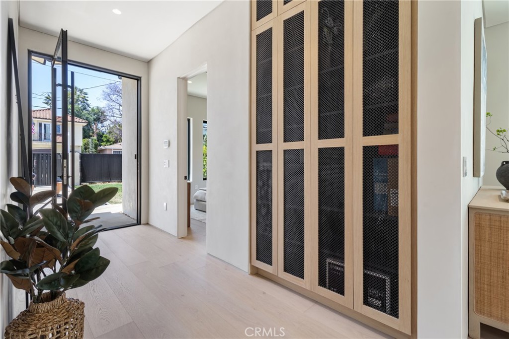 15721 Addison Street Encino, CA 91436 - Photo 7 of 69