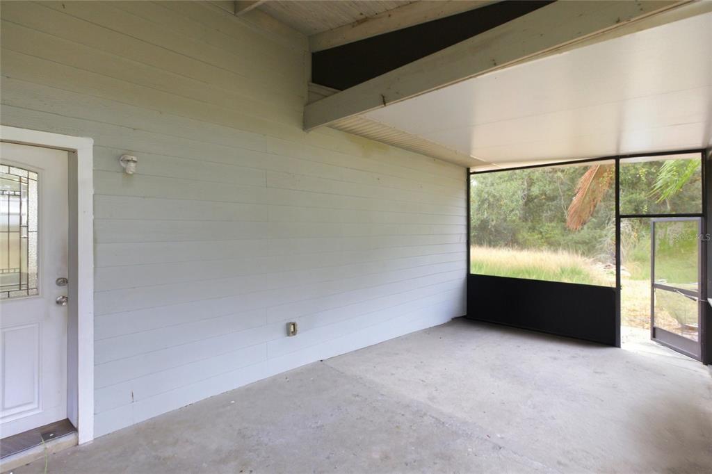 1841 State Rte 66 Zolfo Springs, FL 33890 - Photo 28 of 34 a view of an empty room with a window
