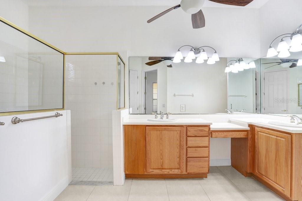 699 Glendora Road Kissimmee, FL 34759 - Photo 12 of 56 a large bathroom with a sink and a mirror